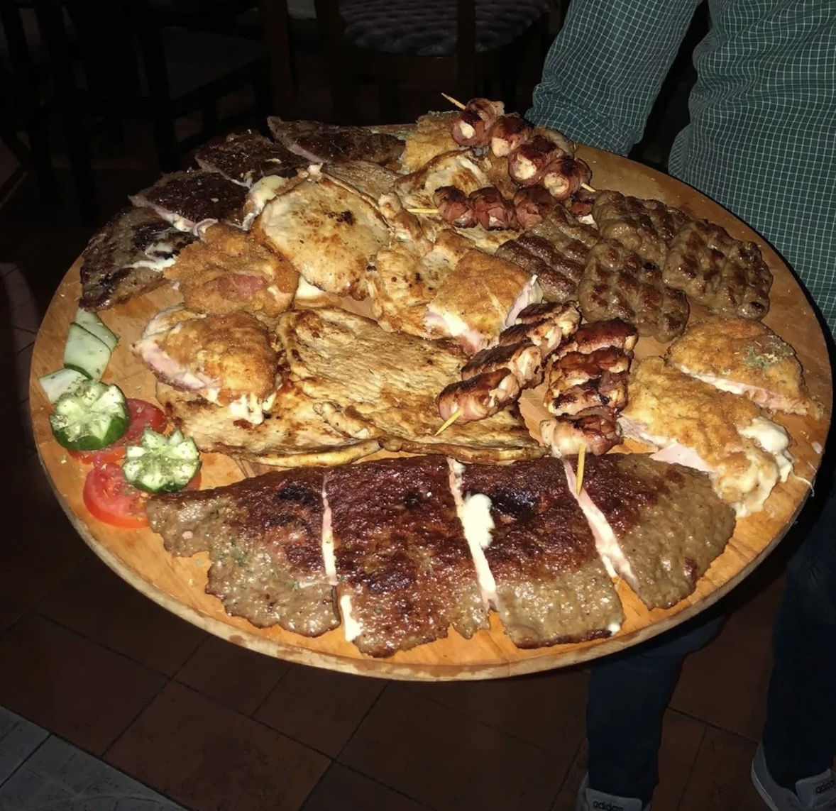 Velika mesna plata za društvo